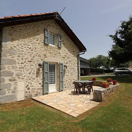 Charmant Gite Renove Avec Terrasse Et Jardin - Entre Cantal Et Lot, Proche Activites Et Sites Historiques - Fr-1-742-86 Holiday home *