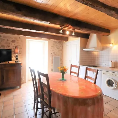 Charmant Gite Renove Avec Terrasse Et Jardin - Entre Cantal Et Lot, Proche Activites Et Sites Historiques - Fr-1-742-86 Holiday home