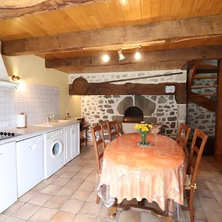 Charmant Gite Renove Avec Terrasse Et Jardin - Entre Cantal Et Lot, Proche Activites Et Sites Historiques - Fr-1-742-86 Holiday home *